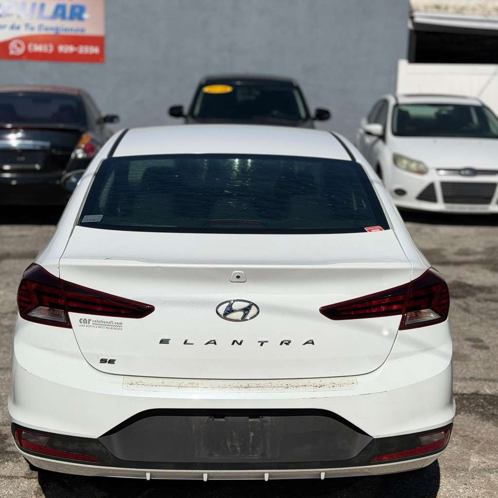 Hyundai Elantra 2019 - vista 3