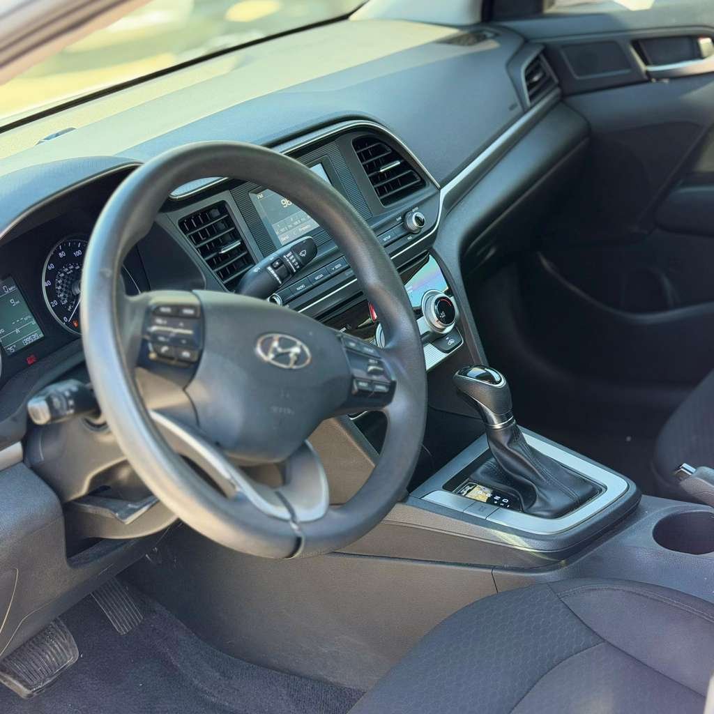 Hyundai Elantra 2019 - vista 5