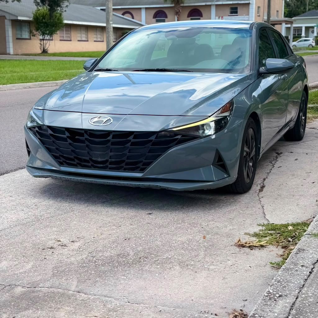 Hyundai Elantra 2021 - vista 2