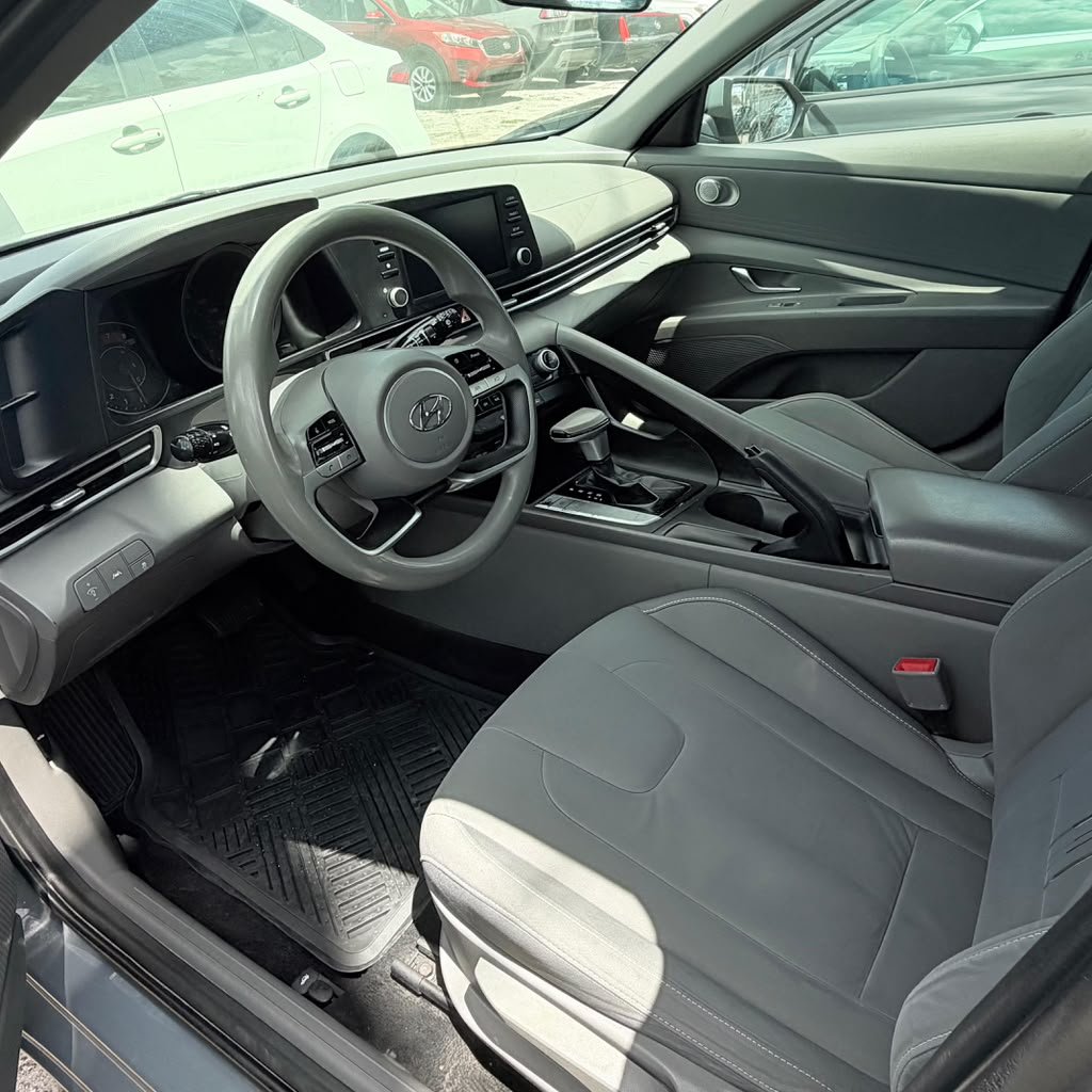 Hyundai Elantra 2021 - vista 4