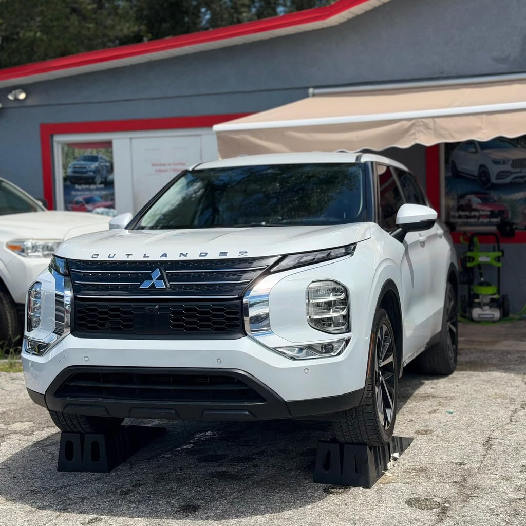 Mitsubishi Outlander 2022 - vista 1