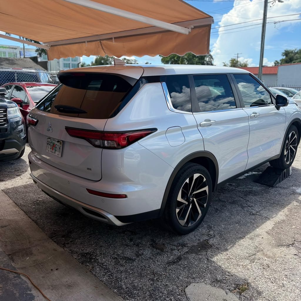 Mitsubishi Outlander 2022 - vista 2