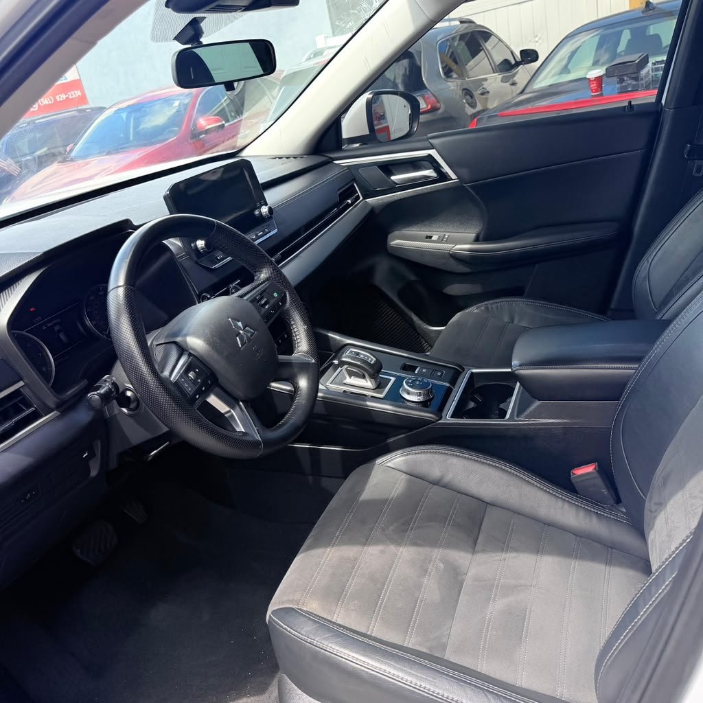 Mitsubishi Outlander 2022 - vista 5